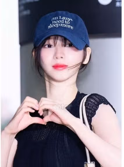 캬~~ 카리나님 같은 소두여야 잘 어울리는 모자!!