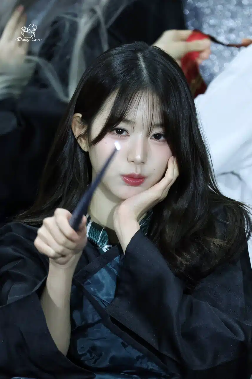 마법지팡이 휘두르는 원영이ㅎㅎ