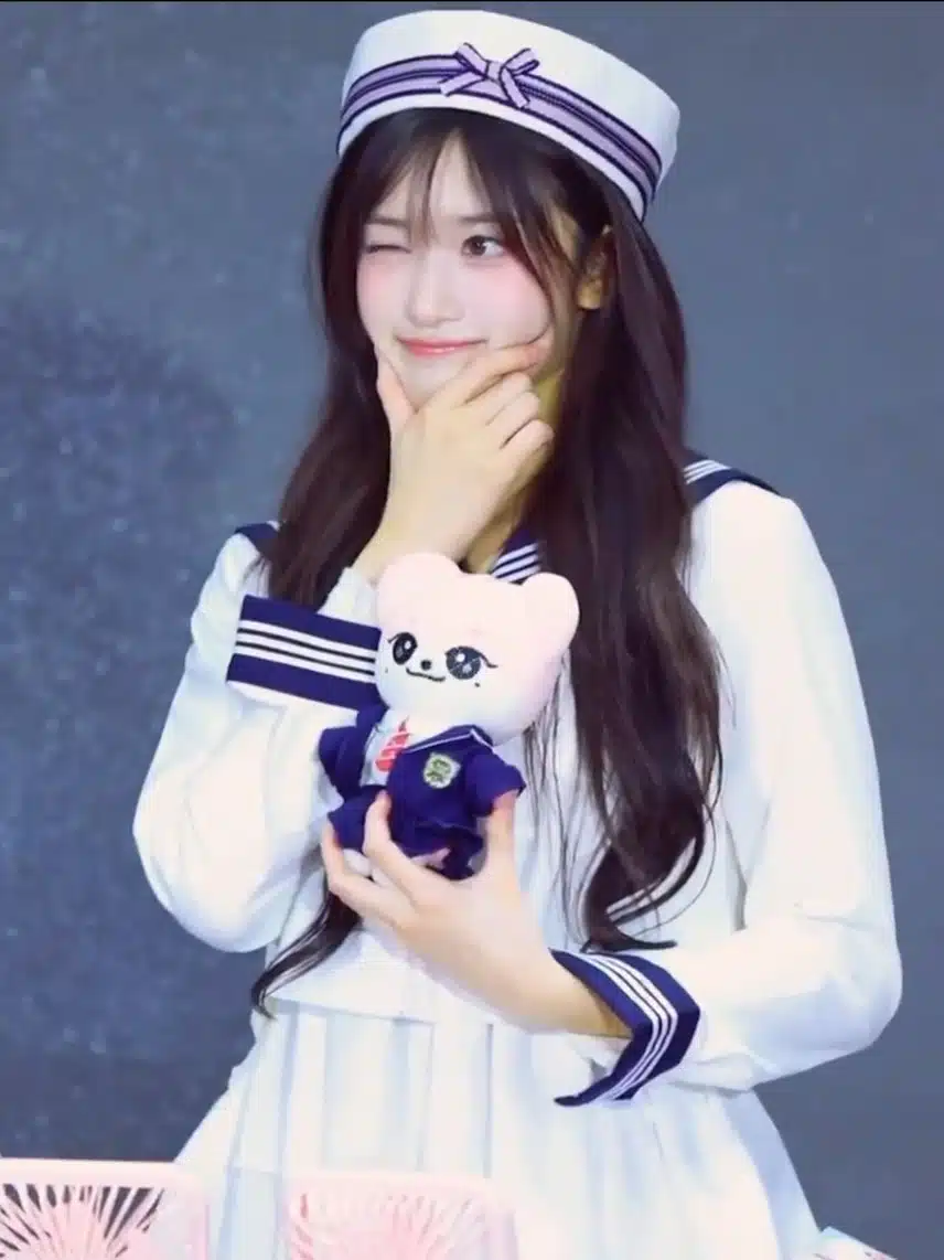 윙크하는 마린룩 이서 귀여워ㅜㅜ🩷