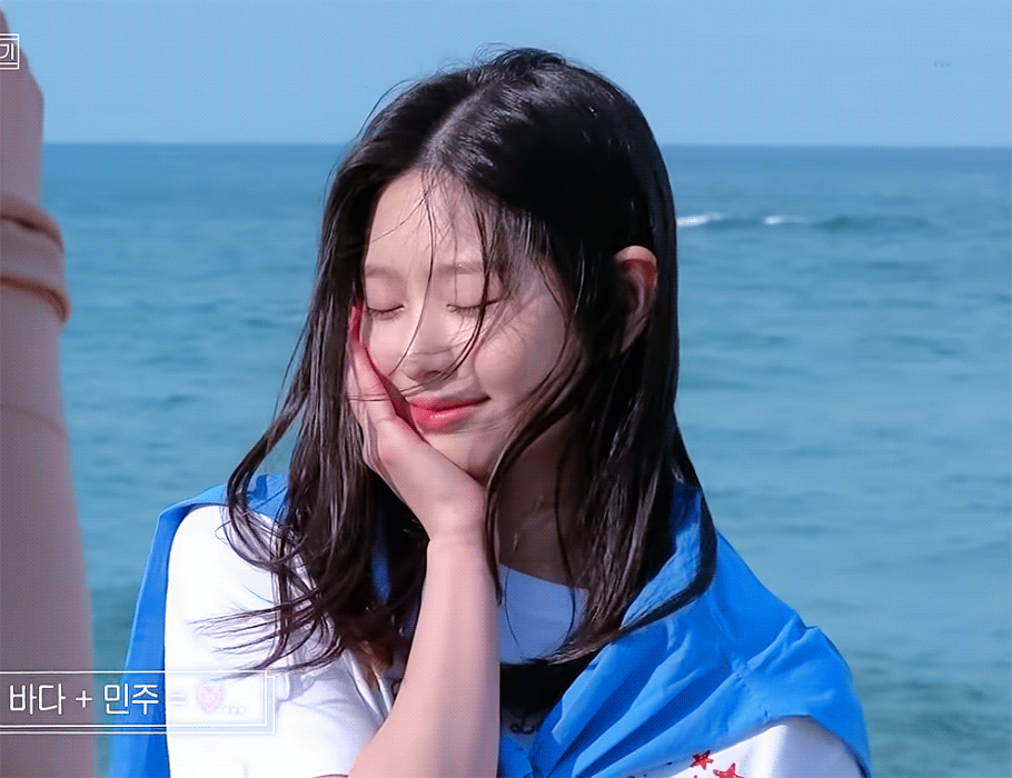 ビーチで清潔な民主ビジュアル💙