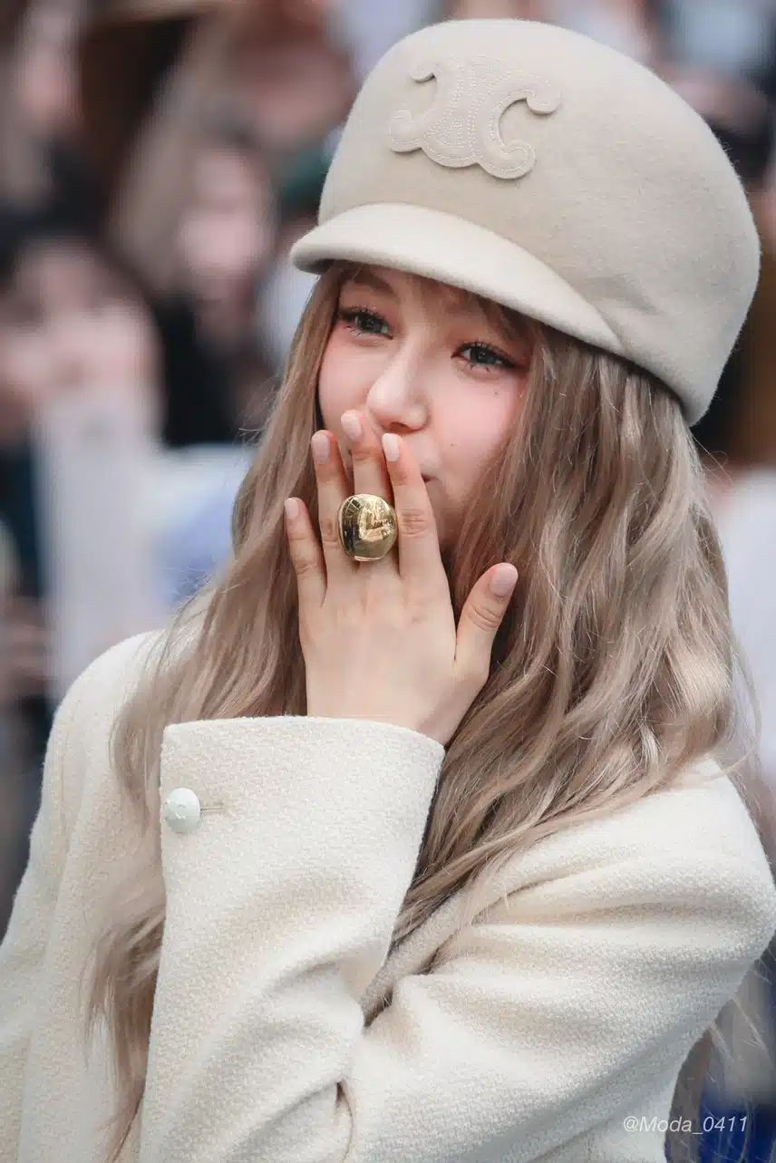 다니엘의 손키스를 받아라 😘