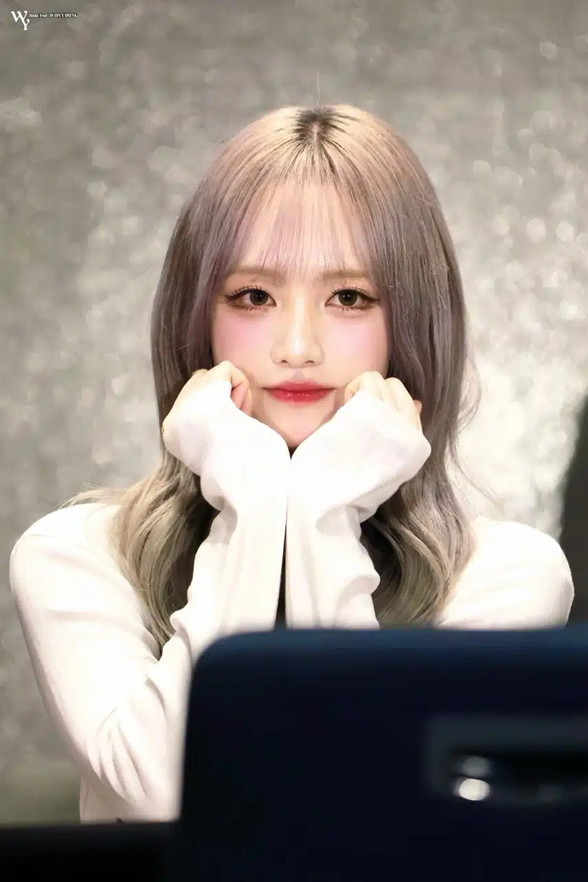 꽃받침 너무 귀여운 리즈 🐱