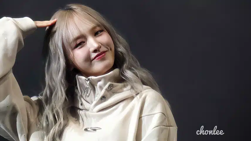 보조개 매력 넘치는 리즈