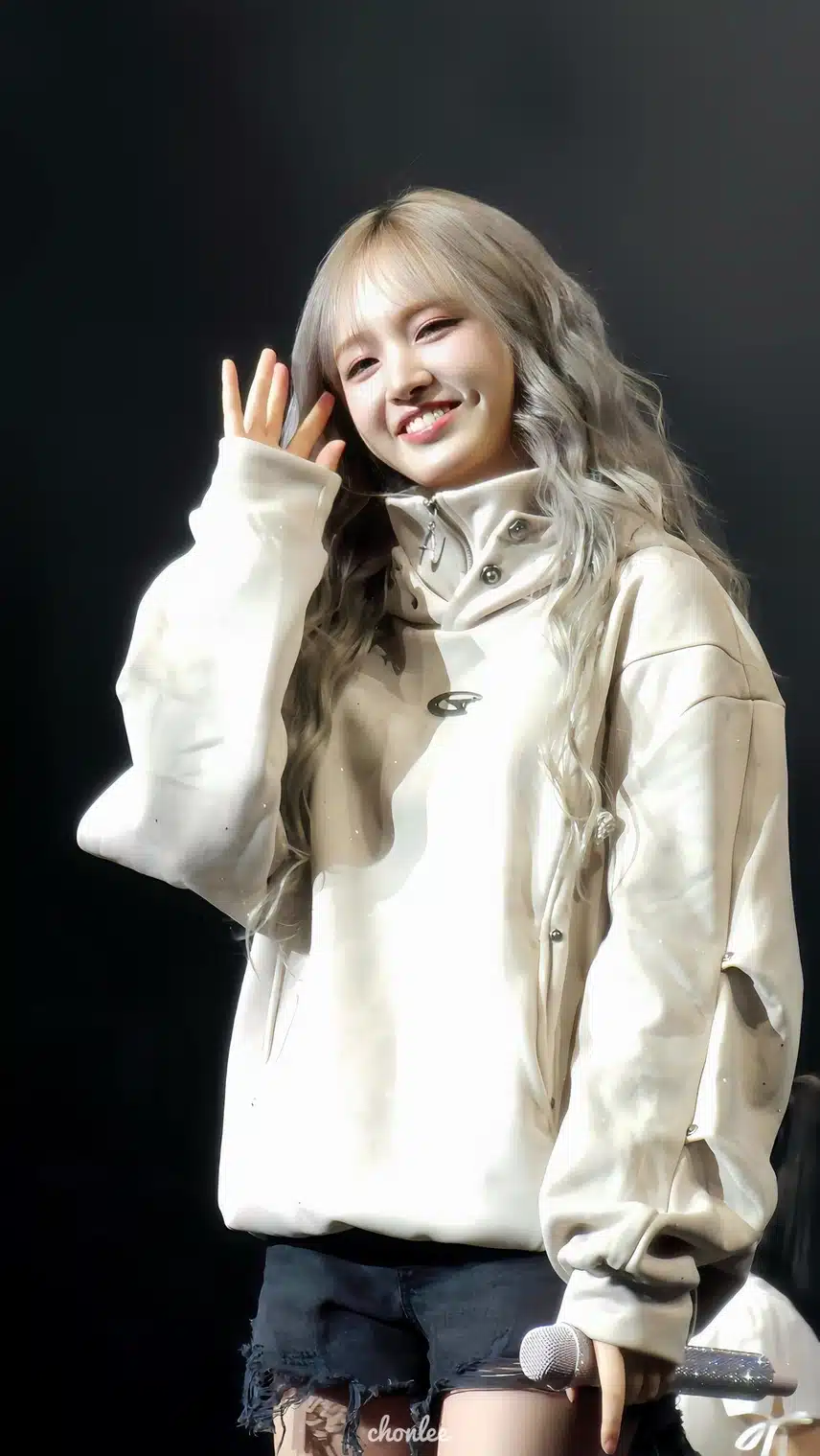 보조개 매력 넘치는 리즈