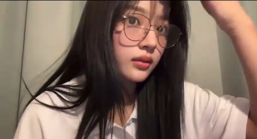 민지 안경 너무 잘어울려👓