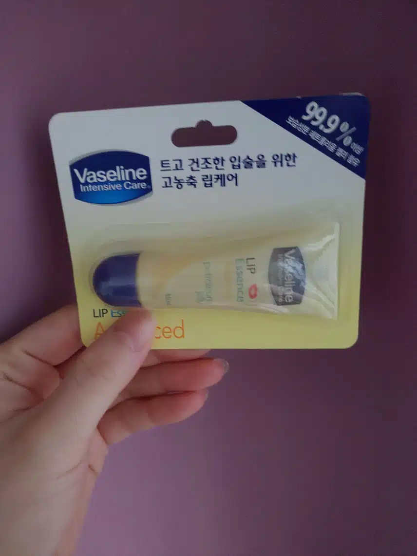니베아 립밤이에요
