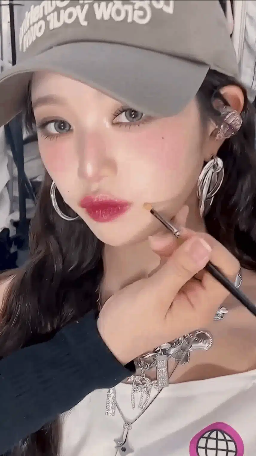 메이크업 받는 녕효리 클라쓰