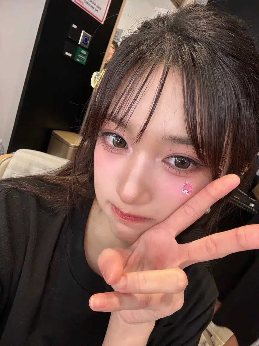 귀여운 이서의 브이 셀카