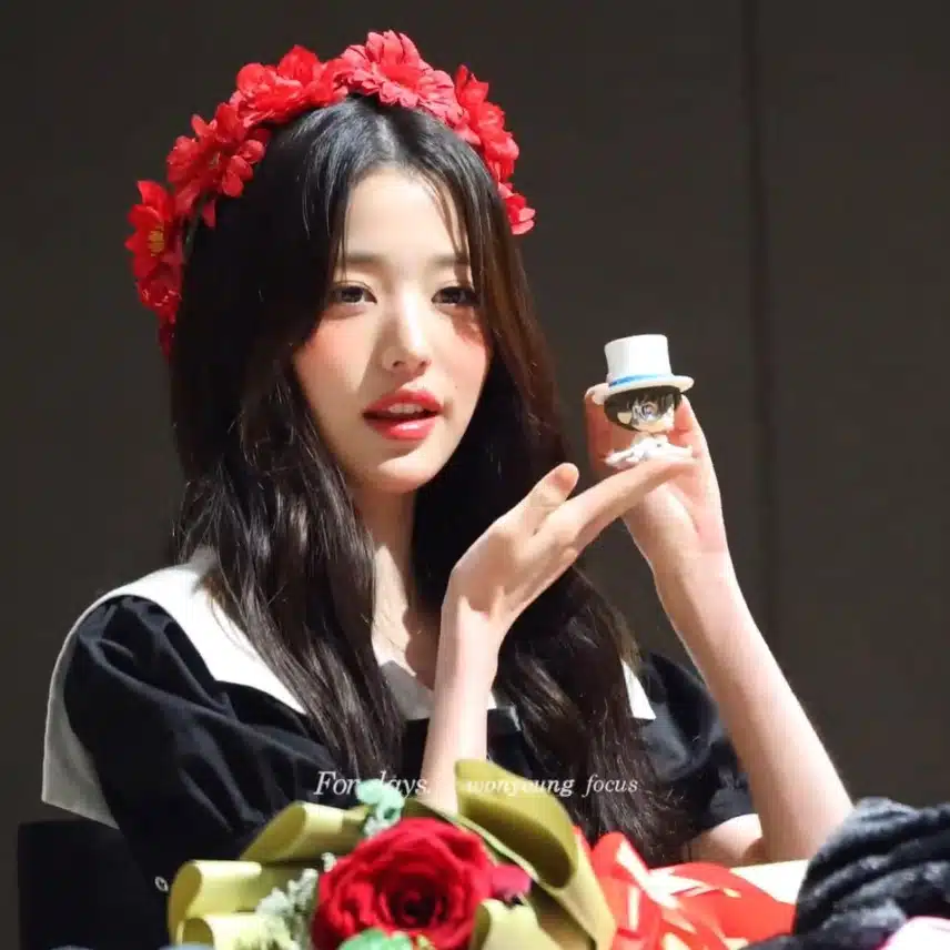 원영이 괴도키드 피규어 예쁘다고 좋대ㅋㅋ