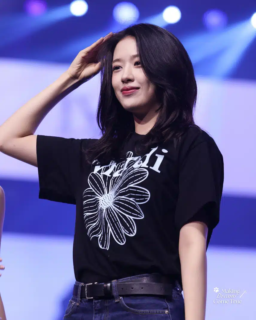 오늘도 강아지 해주는 안유진 🐶