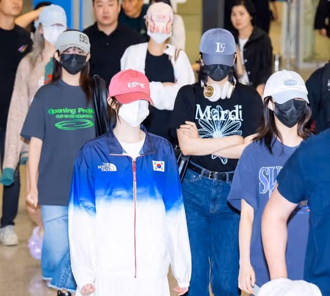 입국길 피곤한 아이브