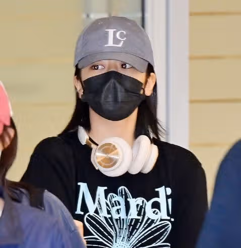 입국장에서도 미모가 가려지지 않는 유진이