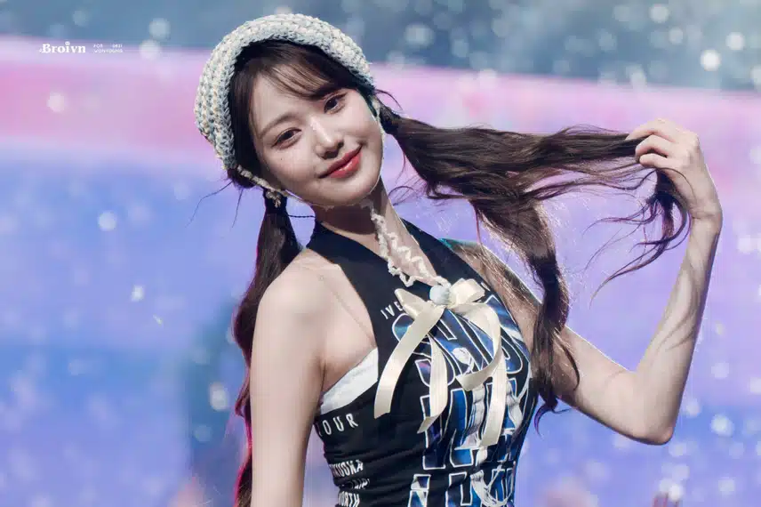 Wonyoung, cô ấy thật xinh đẹp và dễ thương với mái tóc buộc hai bên