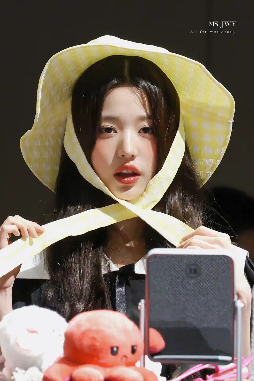 노랑노랑 귀여운 모자 쓴 원영이 💛