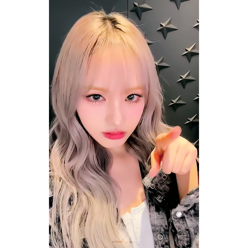 주문을 거는 리즈💕 넘예뻐