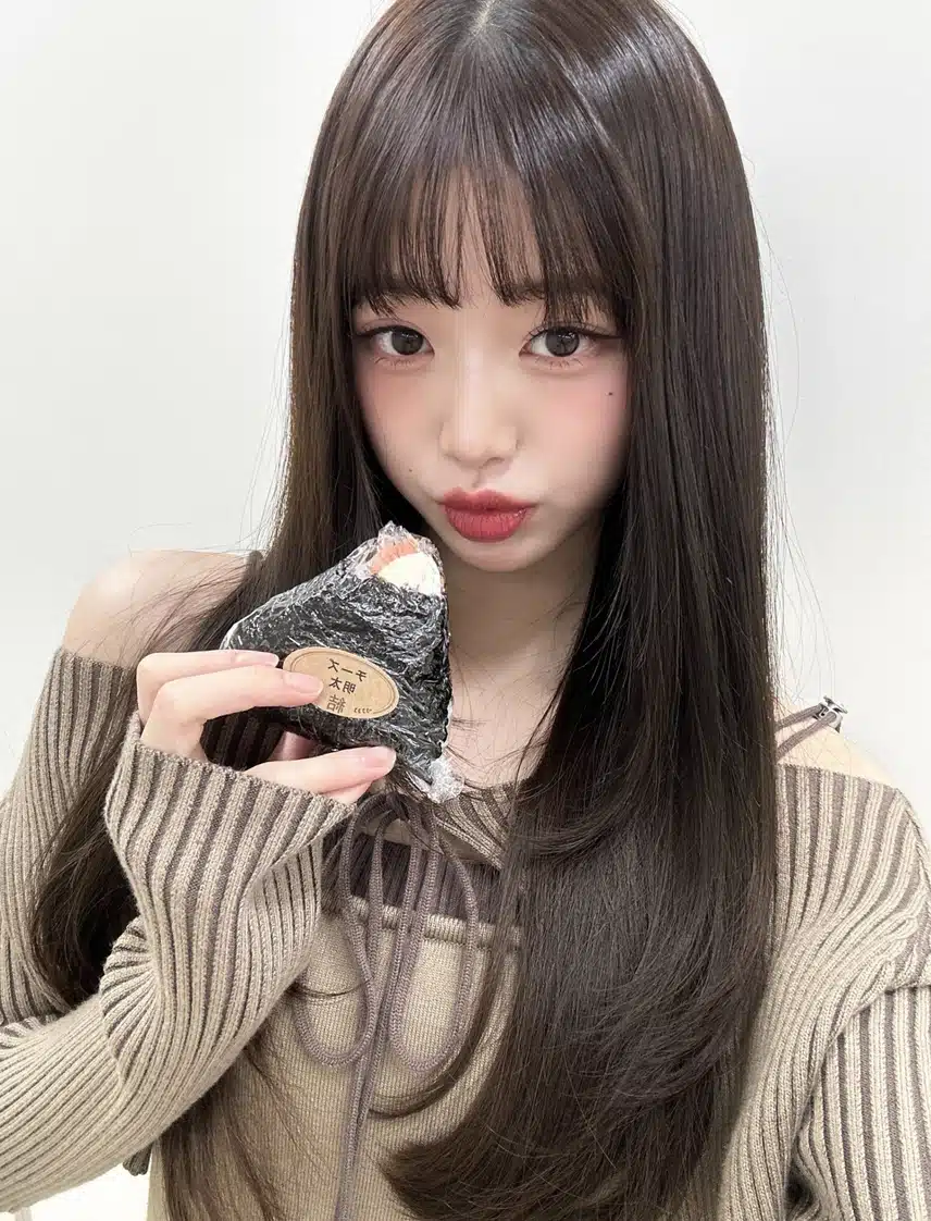 원영이는 삼각김밥도 인형같이먹네😍