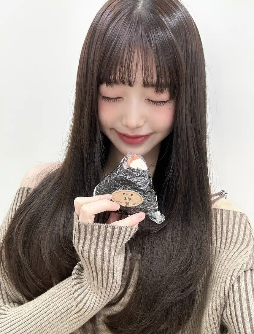 원영이는 삼각김밥도 인형같이먹네😍