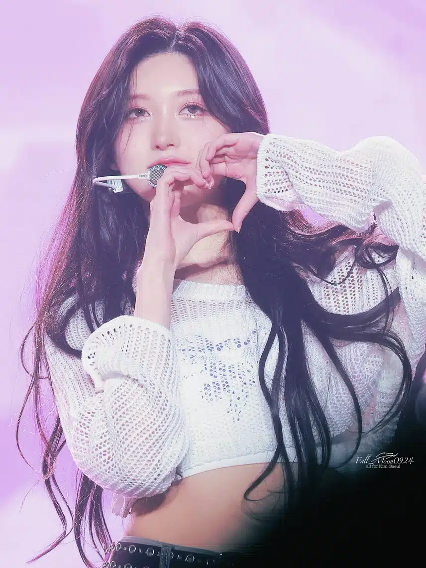 여신 미모 가을의 손 하트