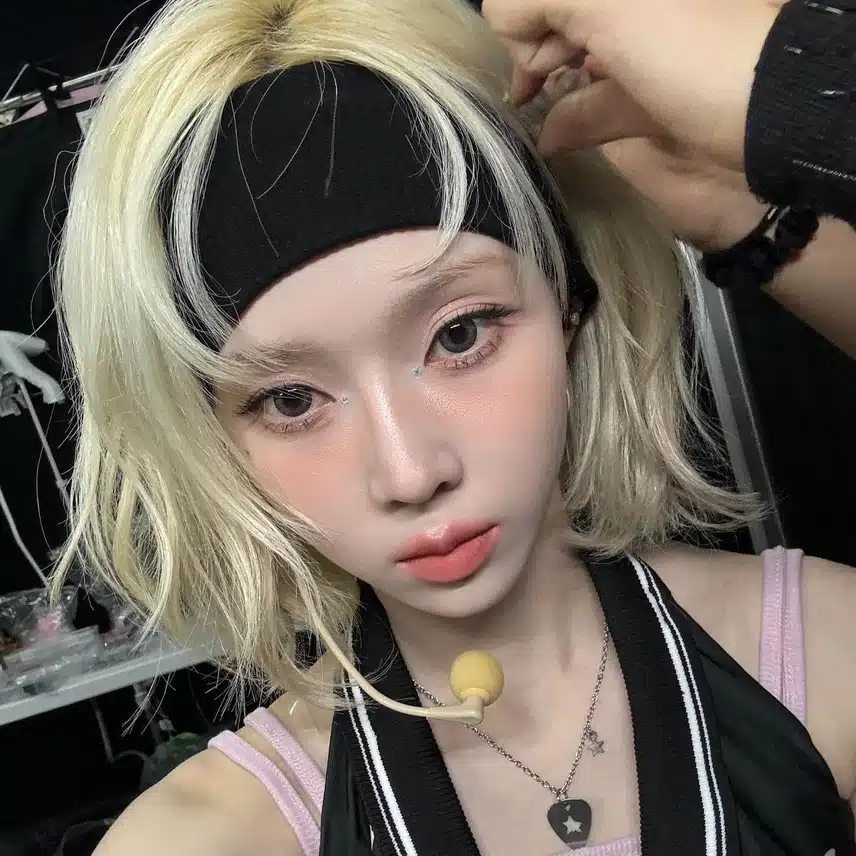 금발에 단발 윈터 사랑이야 