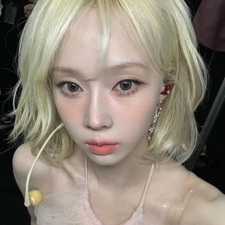 금발에 단발 윈터 사랑이야 