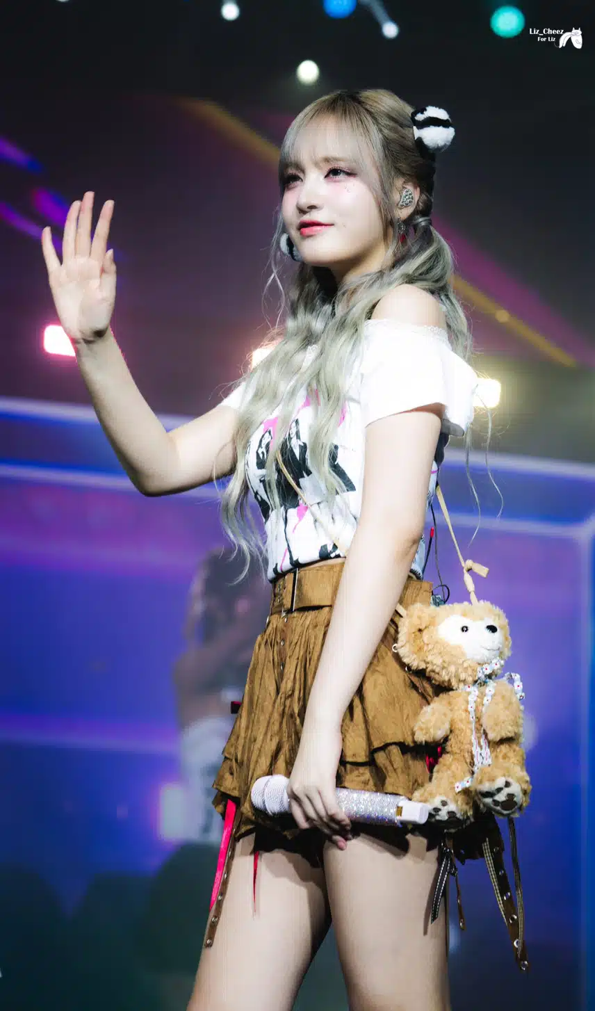 인사하는 모습도 너무예쁜 리즈💕