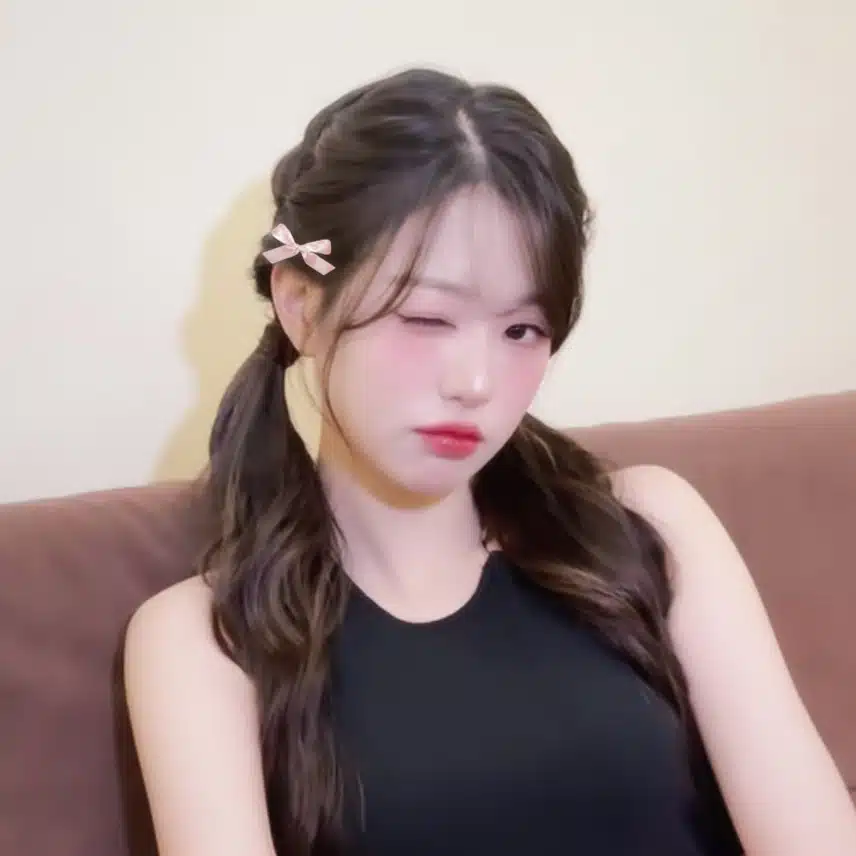 윙크 하는 장원영 귀엽네요 진심