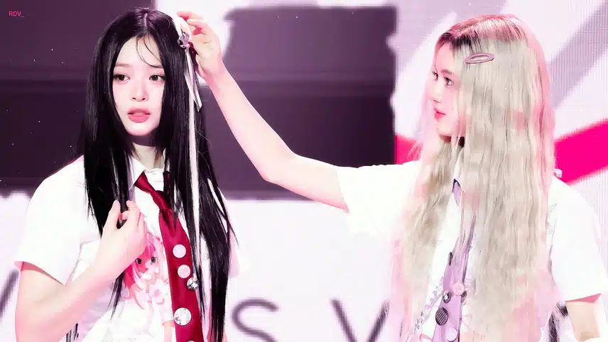 하니 머리 만져주는 다니엘