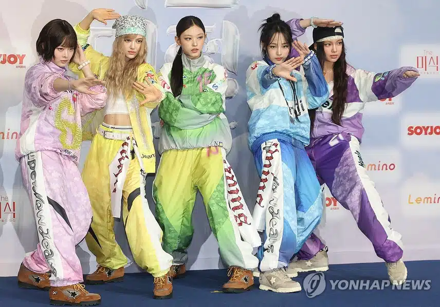 그 시절 아이돌 포오즈 취하는 뉴진스