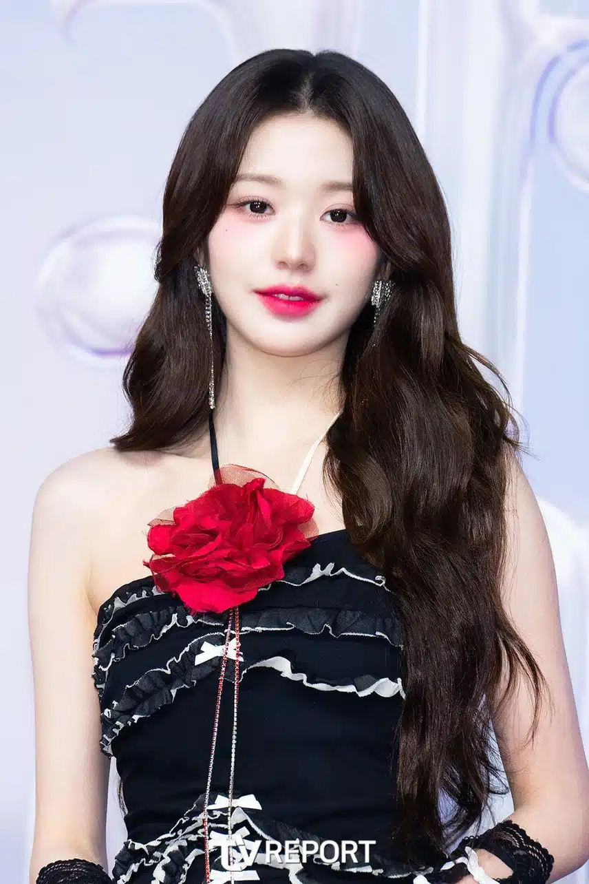 캬 흑장원영 오늘 미모도 수준급!