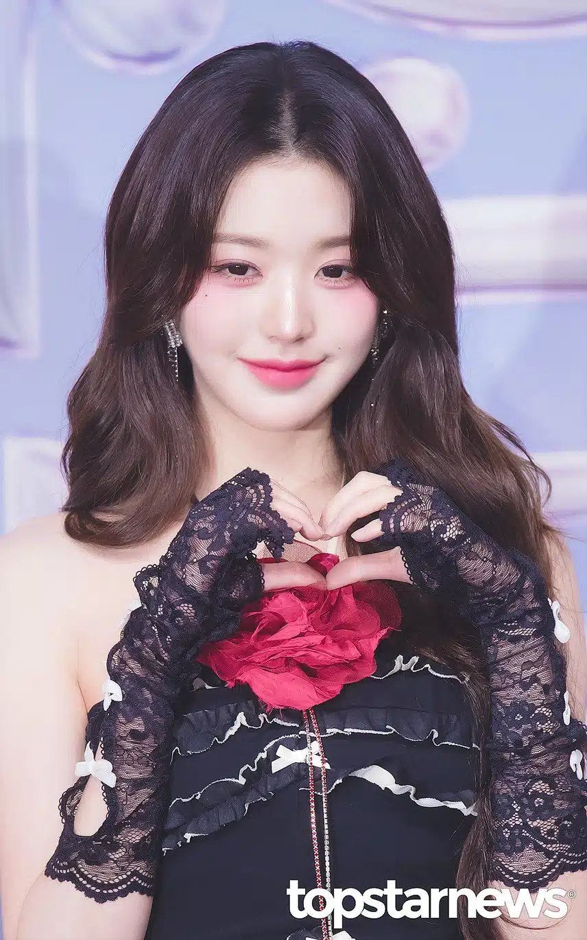 캬 흑장원영 오늘 미모도 수준급!