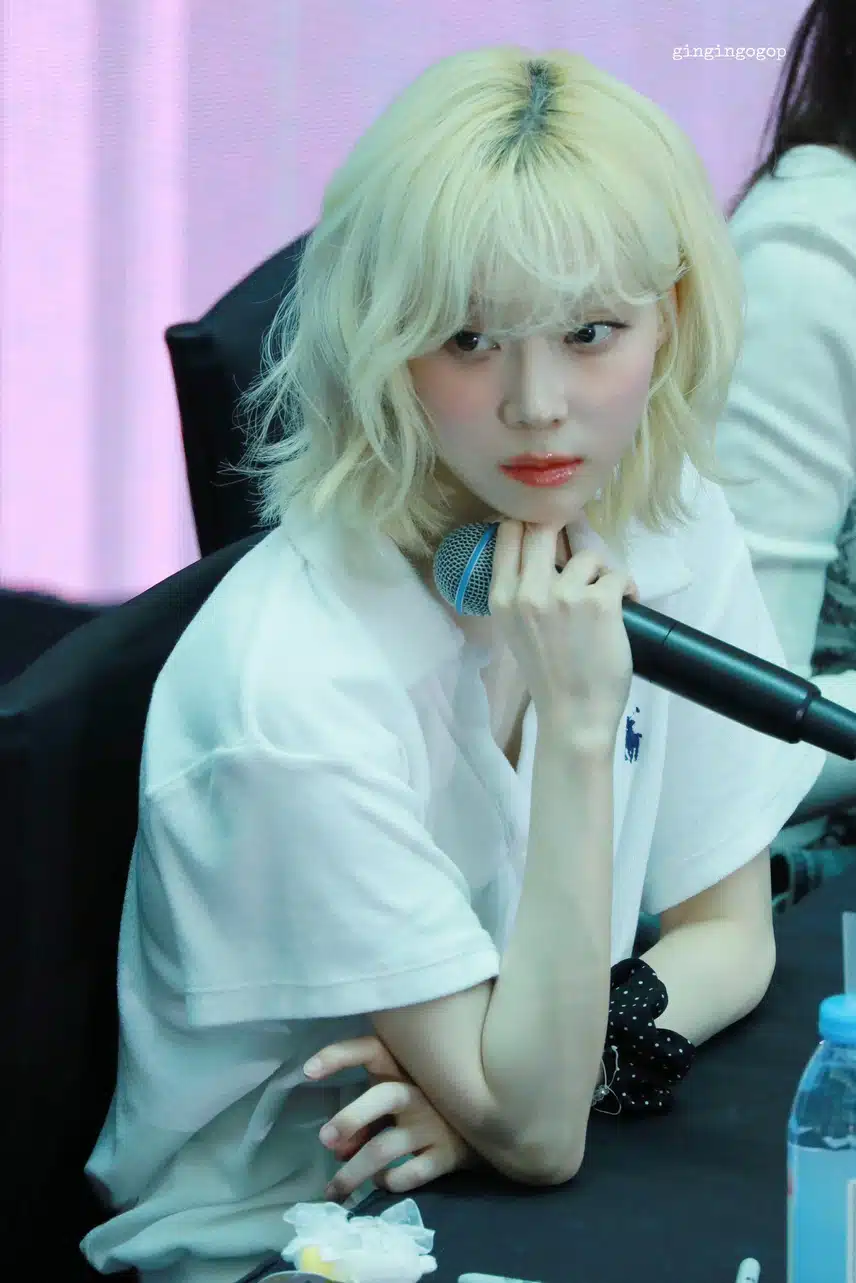 윈터 오늘 머리가 참 귀엽네요
