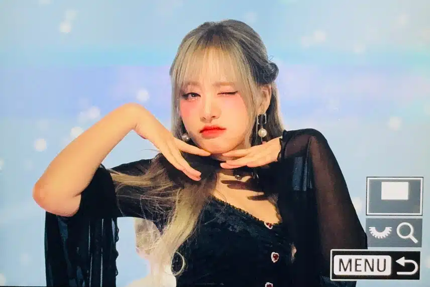 리즈 완전 깜찍한 윙크🥰
