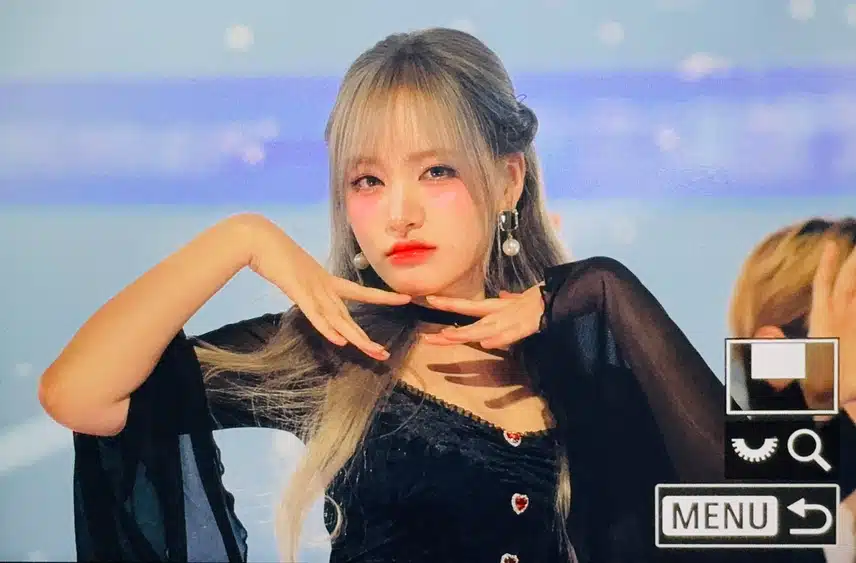 리즈 완전 깜찍한 윙크🥰