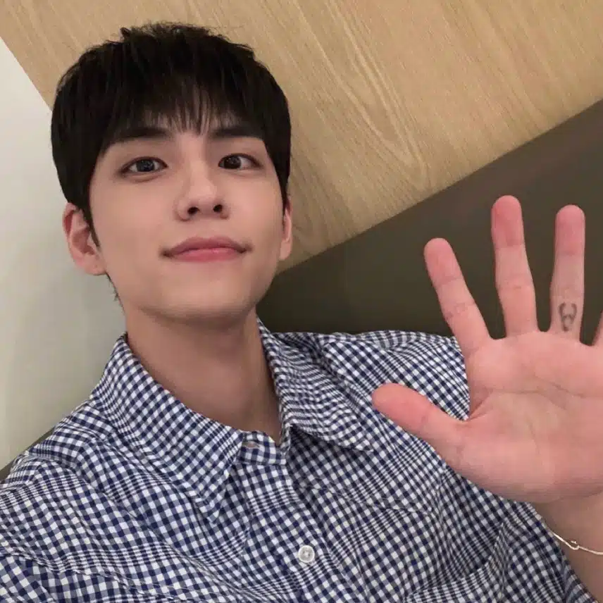 유일하게 타투있는 멤버 원필🖤