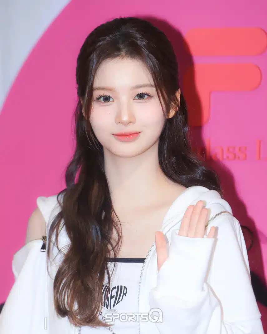 휠라언더웨어 X 러브이즈트루 팝업에 나타난 설윤