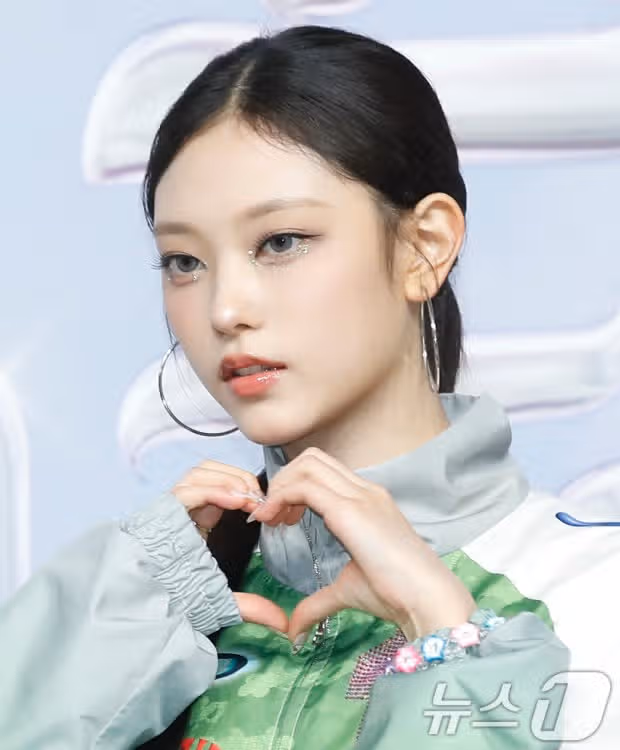 해린이 진짜 고양이 같이 생겼네요