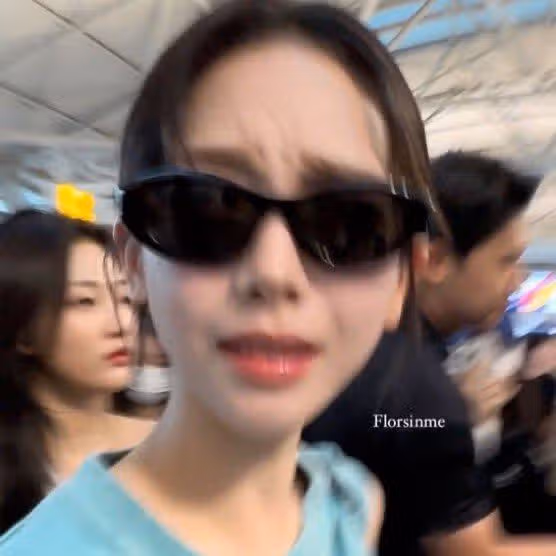 썬글라스에 잡아 먹히는 카리나