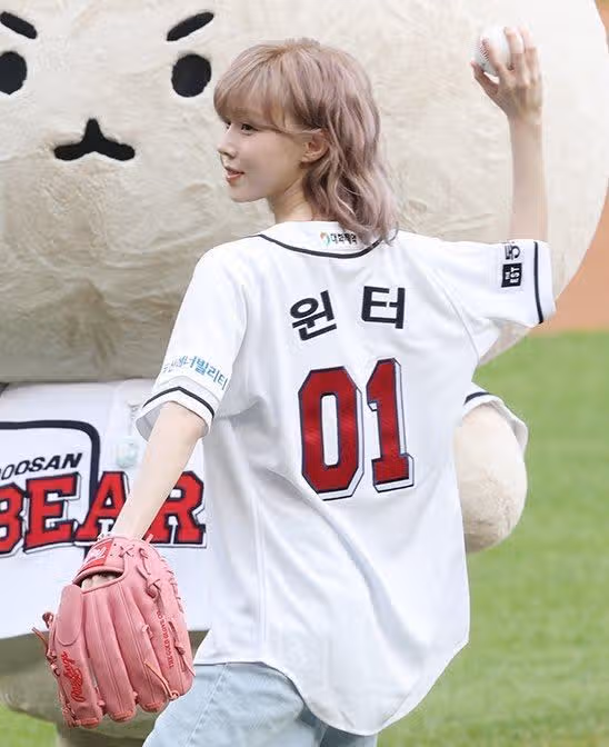 시구하는 윈터⚾️ 공도잘던져요