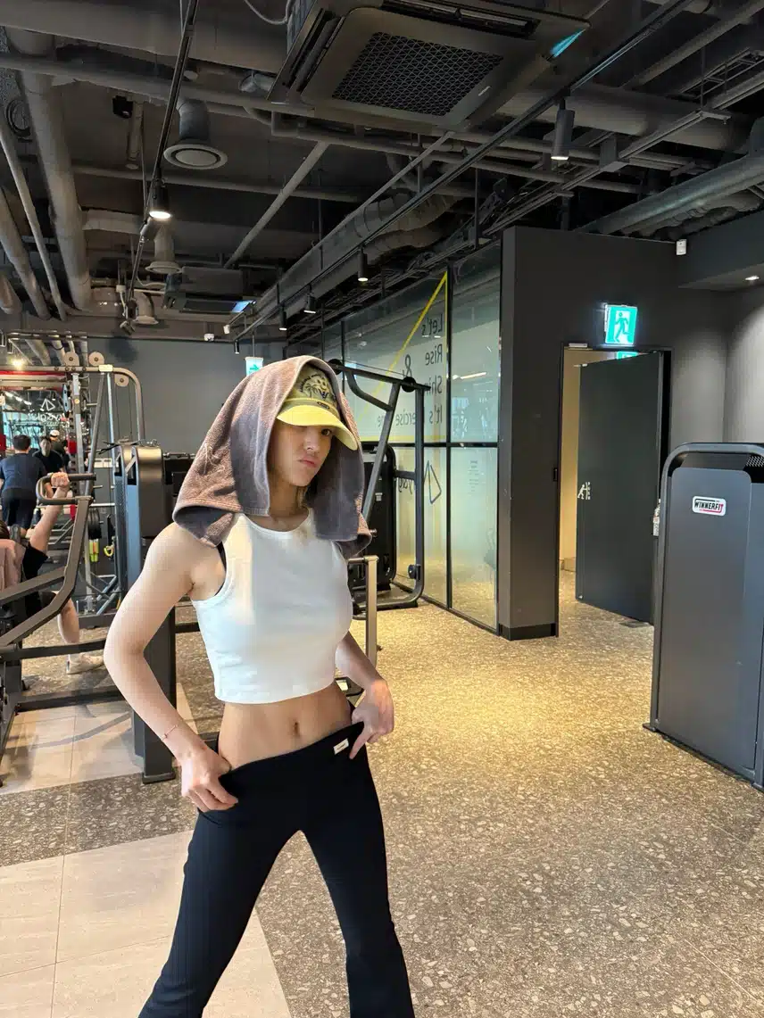 헬스장에서 운동 열심히하는 소미🏋‍♀️