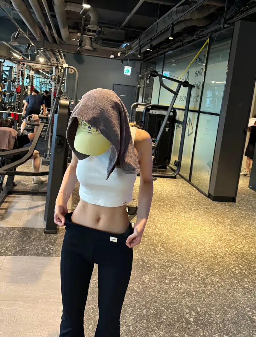 헬스장에서 운동 열심히하는 소미🏋‍♀️