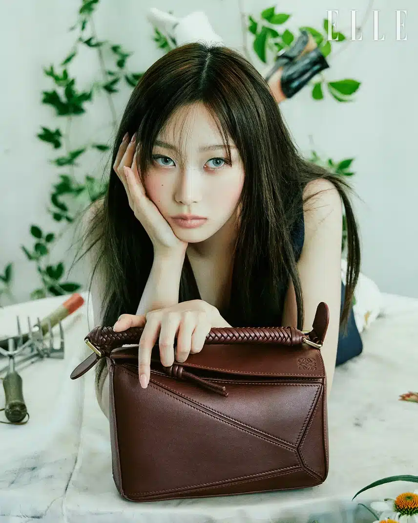지젤 로에베 화보 고양이같아🐱