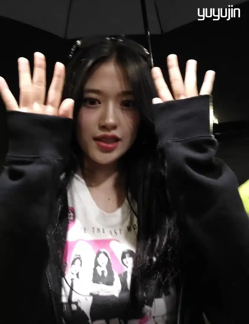 팬에게 인사하는 유진이 🐶
