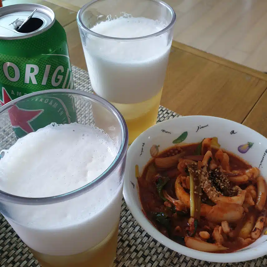 모임 끝나고 운전땜에 못마신 술, 집에서 마셔요.