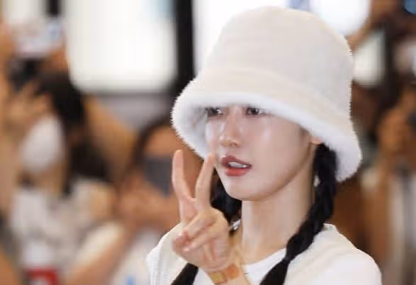 미모 물오른 닝닝 출국 사진