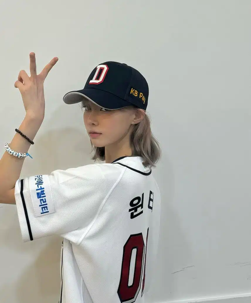 두산 유니폼입은 윈터💙