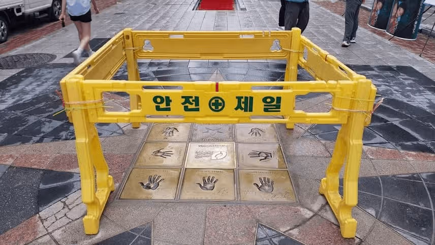 유아인 손도장 근황