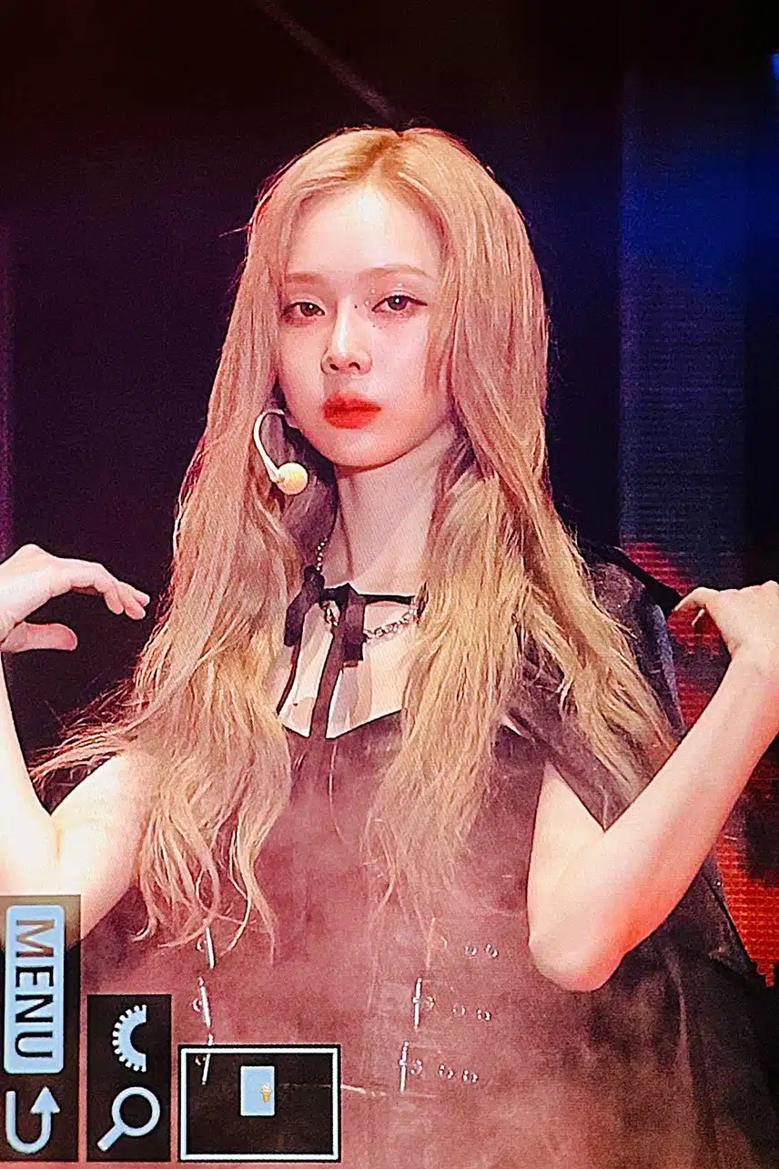 오늘 윈터 마녀 컨셉😲