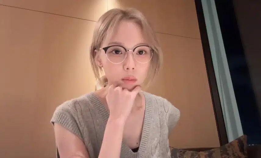 안경쓴 모습도 예쁜 윈터