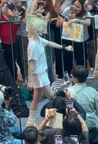깜찍한 윈터의 걷는 자세