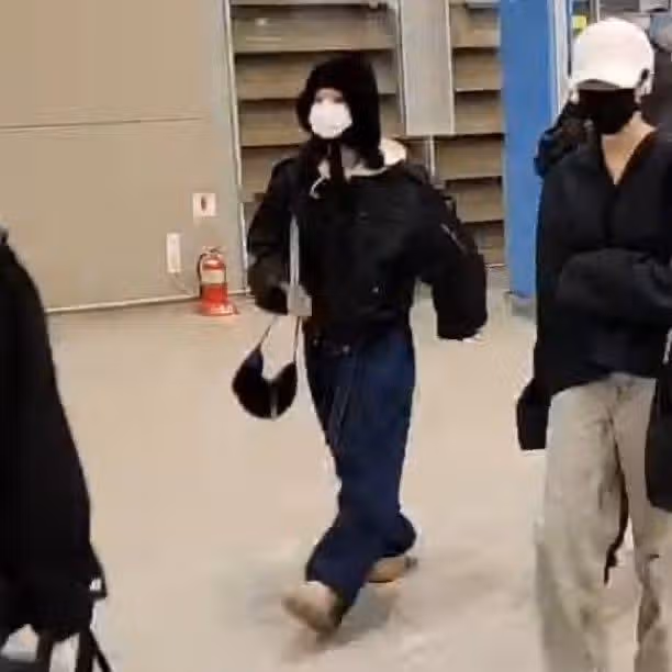 깜찍한 윈터의 걷는 자세